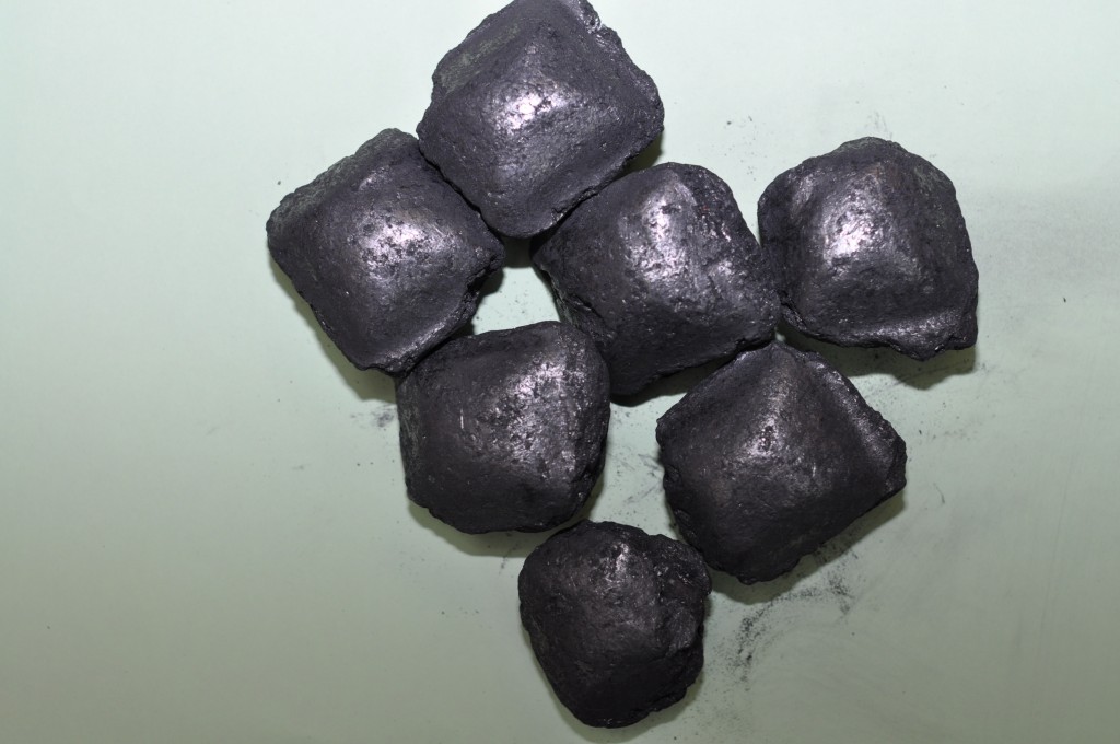 Briquette Carbon Nut